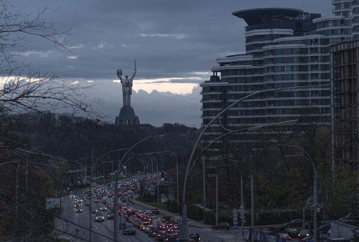 近日，乌克兰国家能源公司突然发布公告，乌克兰所有国营热电站全部停摆，电力产能降为