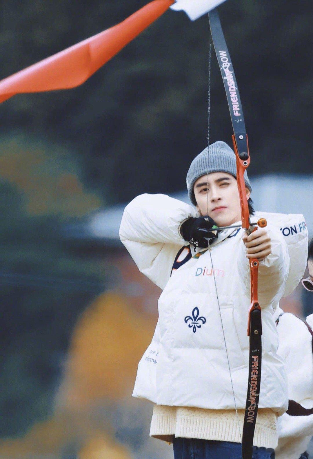 敖瑞鹏自驾听的曲好特别啊奔跑吧敖瑞鹏自驾曲库揭秘！什么都听的他原来暗藏DJ心，