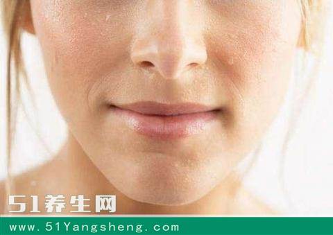 边吃饭边流汗, 等于边补血边漏血! 这种“排毒”是体虚