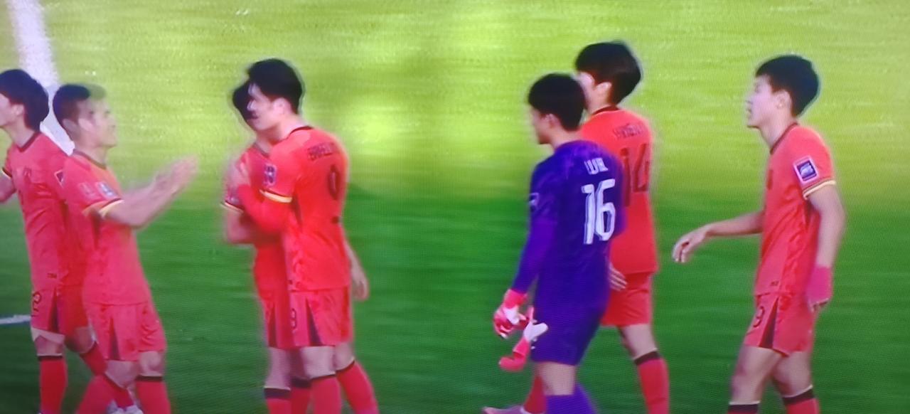 国足U23爆冷以1比0击败澳大利亚队，斩获小组赛首胜，着实可喜可贺！上半场，中国