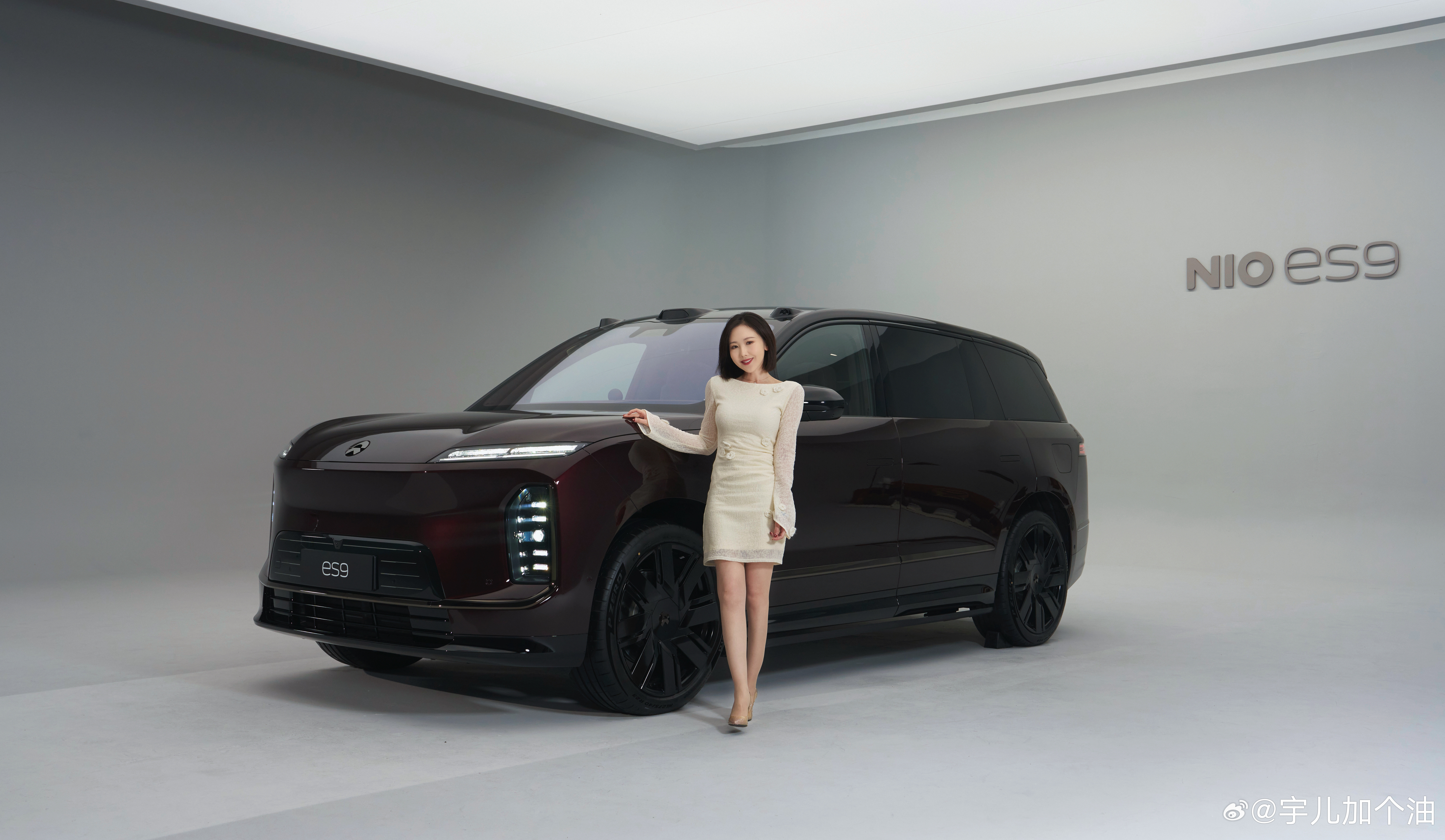 蔚来ES9～封面选1还是2？