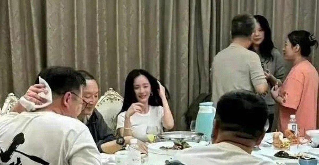 明星私下饭局，居然都挺素颜的​​​