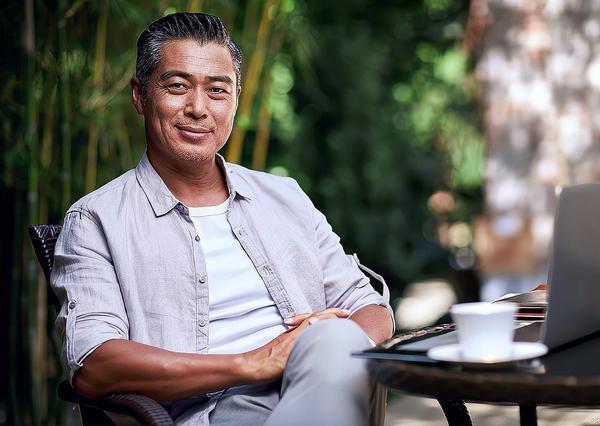 40岁后男人的高级魅力：不靠外表，全靠这6种习惯支撑最近一篇探讨中年男性魅