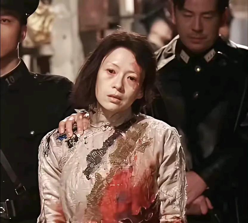 章子怡，还是吃了没文化的亏，在《酱园弄》中选错了角色，詹周氏就是一个被家暴失手杀