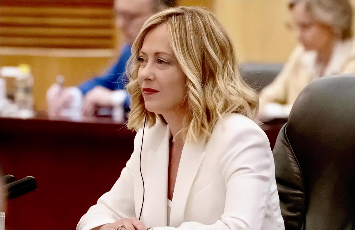 好家伙！意大利总理梅洛尼是真没客气，对泽连斯基直接摊牌，别硬扛了，俄乌冲突想解决