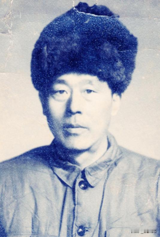 1940年，张啸林让保镖交枪，准备开除他，保镖说：“不干就不干，走人就是了！”说