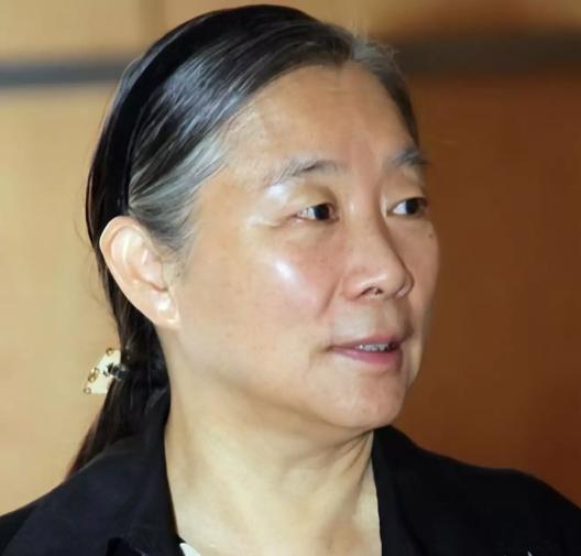 今年82岁的林豆豆，一个人住在北京老城区的老房子里。既不碰智能手机，也从不上网，