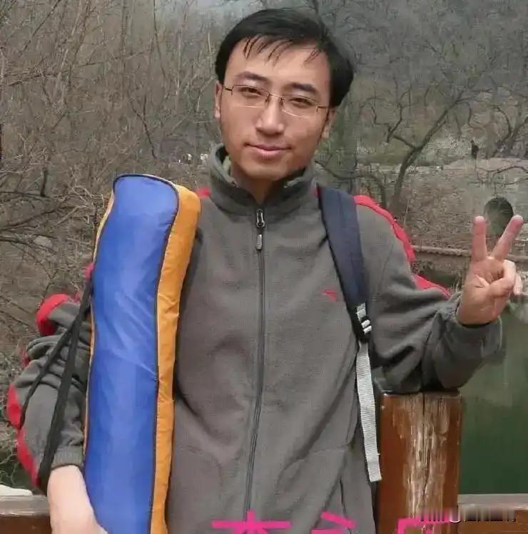 一个清华北大的双料学霸，在北京找工作没人要。他的简历，一度是同龄人里最扎眼的那份