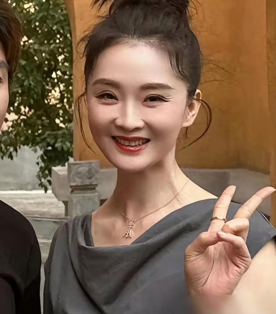 王艳的丈夫已经失联整整七年了，曾经那座象征着身份与地位的豪宅，在被法院强制拍卖的