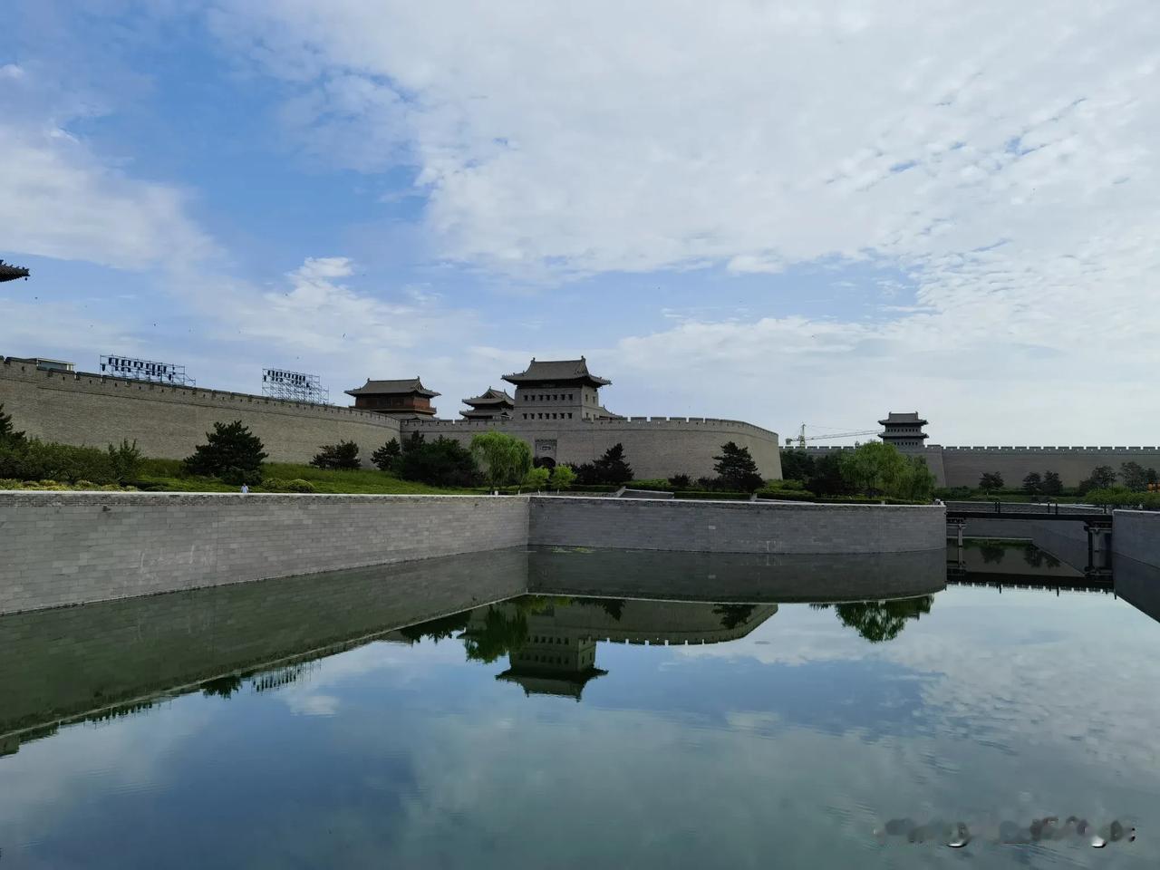 山西大同古城掠影凉爽、美食、历史古迹，是山西大同的三张名片，这其中的每一张名