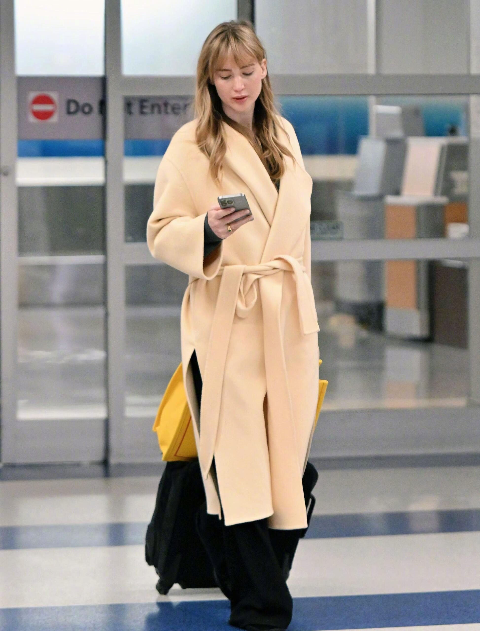 现身纽约肯尼迪机场的詹妮弗·劳伦斯JenniferLawrence。作为Dio