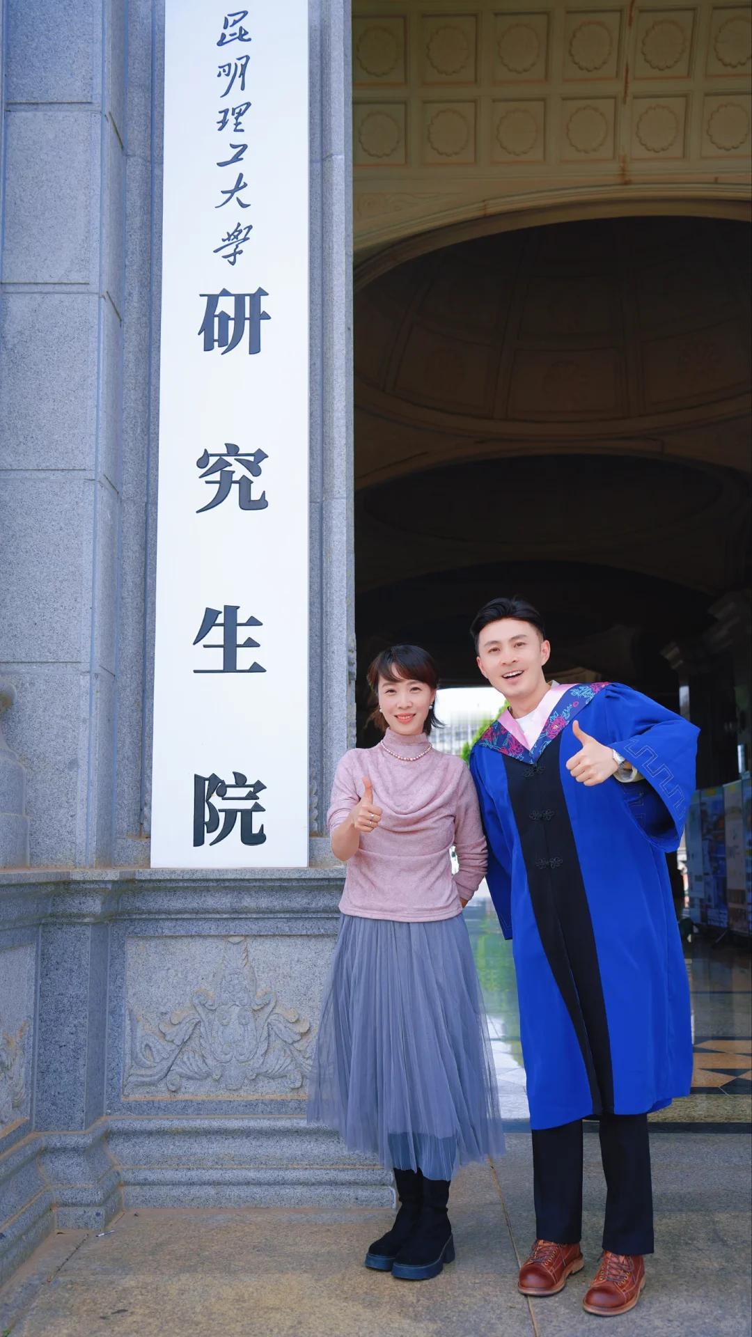 硕士毕业了！面对导师情不自禁流下了泪！羡慕文科生导师与学生之间的师生关系，和