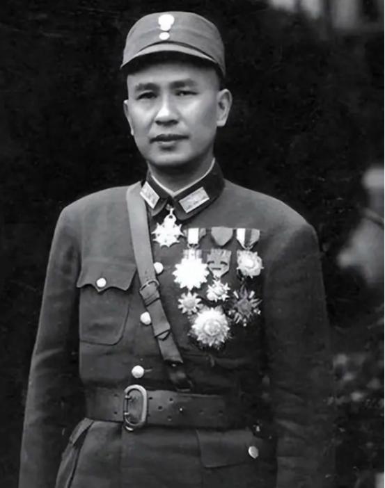 1986年，白崇禧的女儿偷偷潜回大陆，在桂林住了几天后，她找旅馆服务员结账，对方