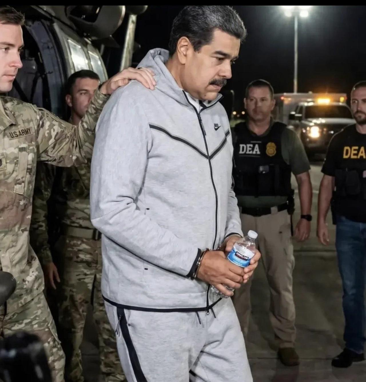 【特朗普团队与马杜罗的心理战正式开打】美军控制并移送马杜罗夫妇到了纽约受审。这