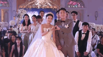田曦薇居然在好友的婚礼上这么活跃！一点也没有明星的架子，好真诚的感觉​​​