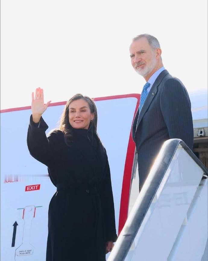 11月9日挽上18点50分，西班牙国王和莱蒂齐亚王后已经登机来华访问了！从曝光