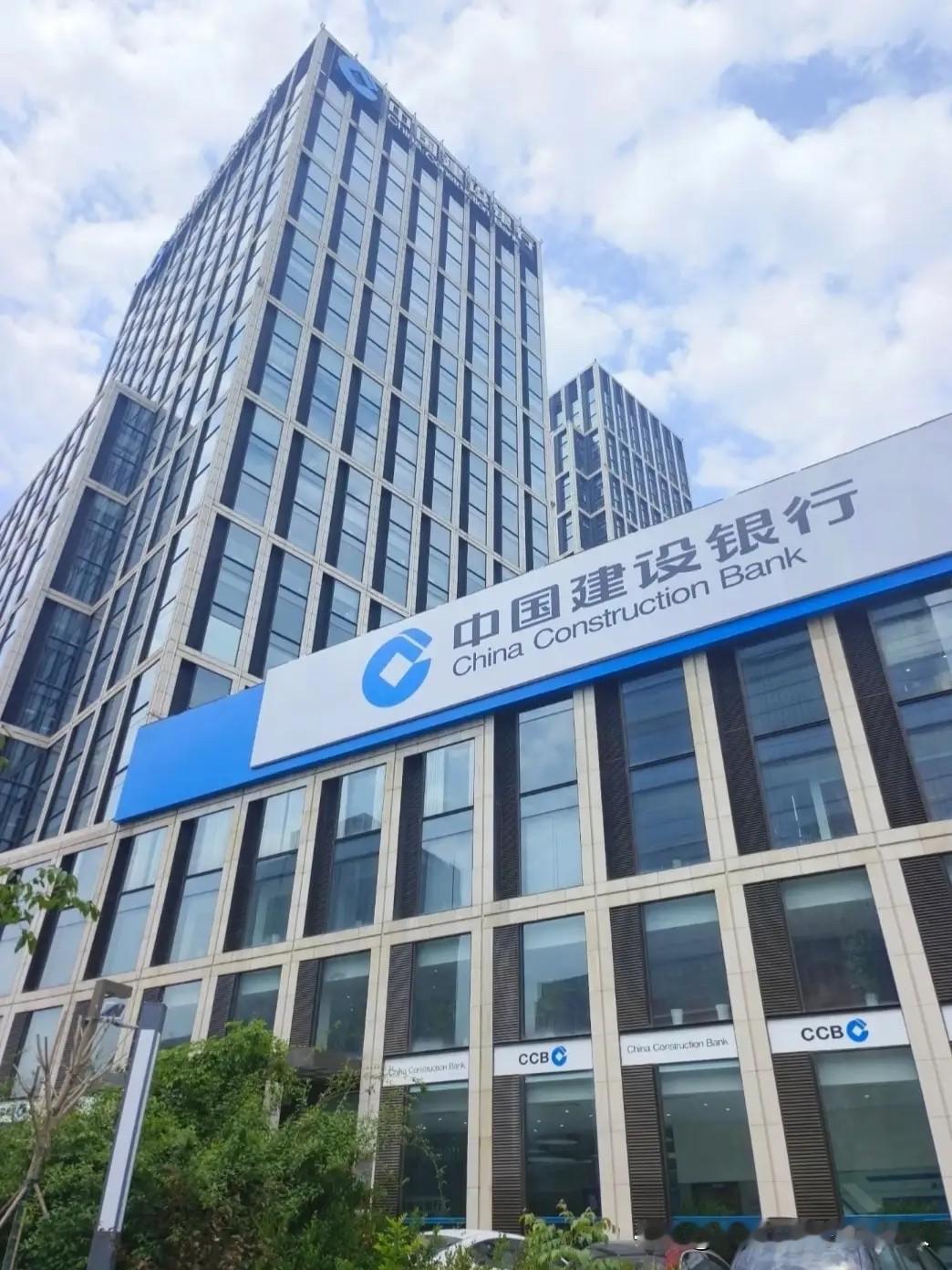 元旦过后，大家别光顾着上班，记得去趟银行！很多人可能还不知道，各大银行从1月1日