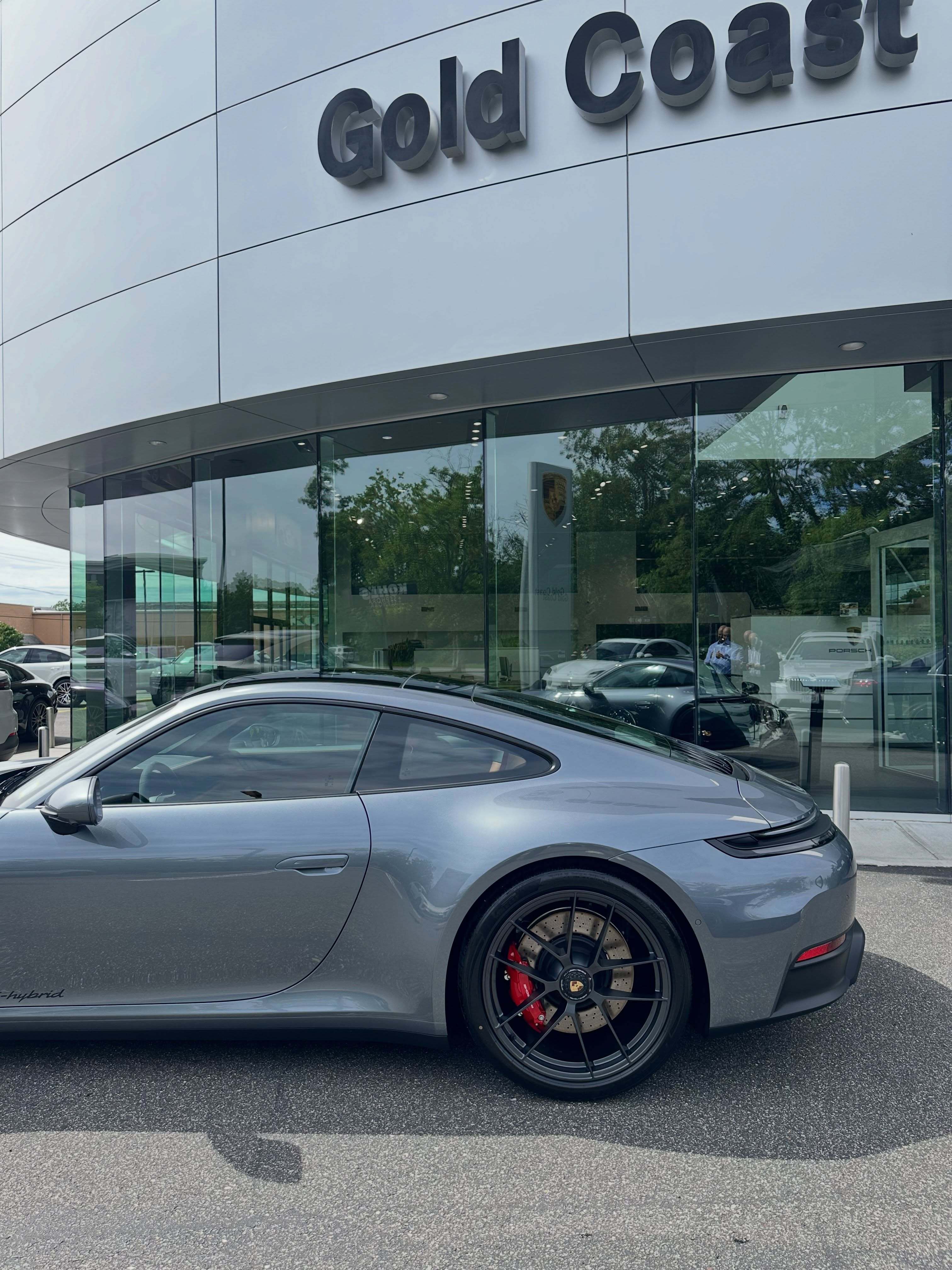 保时捷911 Carrera 4 GTS  车辆定制钒灰色金属车漆，内...
