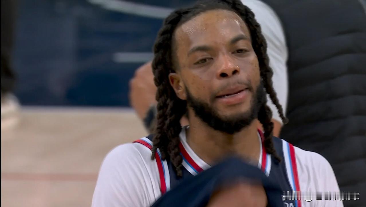 快船当家控卫加兰真是像极了詹姆斯-哈登！在今天快船主场以115：119不敌马刺的