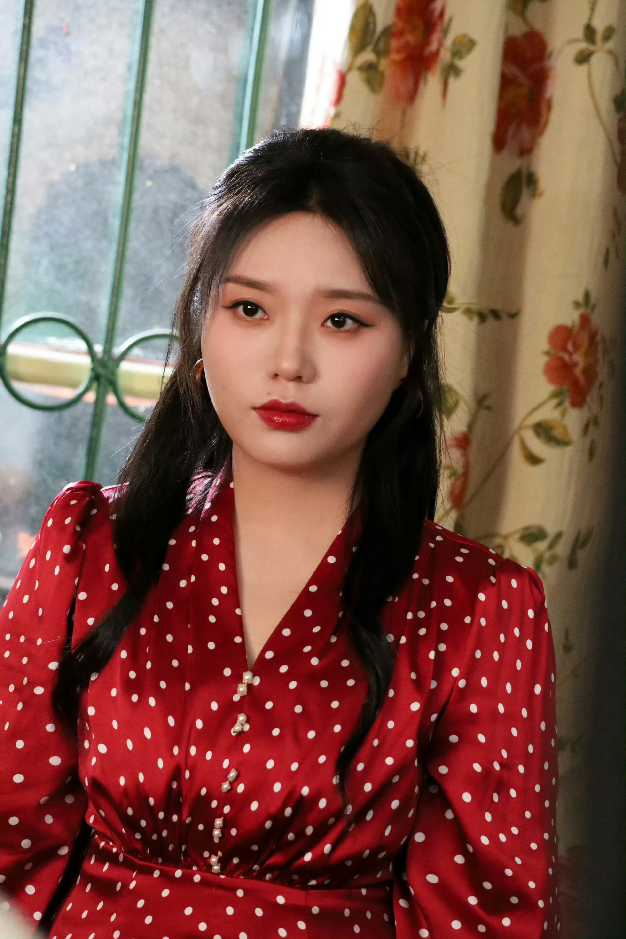 陈昊宇把李雪琴假发片拽掉了假发片一掉氛围感全没了哈哈哈哈