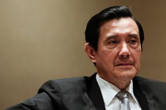 马英九基金会内斗升级，76岁的马英九在只有自己出席的董事会上，誓言彻查到底，前执