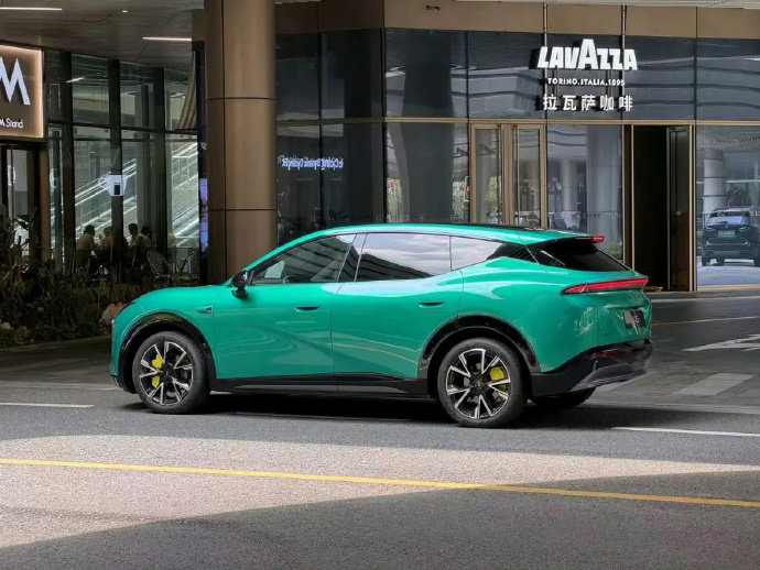 小鹏MonaL05实车照长这样，看起来尺寸比L03大，空间和体验应该会实用很多。​