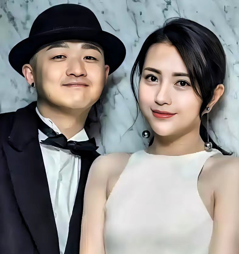 包贝尔曾同时交往七个女友包贝尔工作后生活确实丰富。他虽被曝早年情感史混乱，14岁