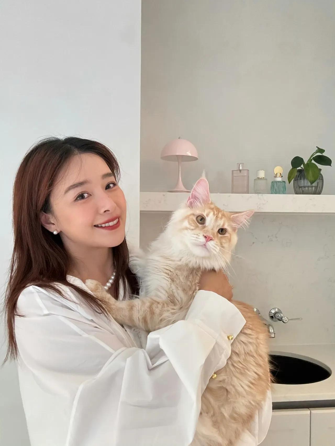 阚清子火没火我不知道，但她老公周浩这波操作，是真把“宠妻”俩字焊在脑门上了！