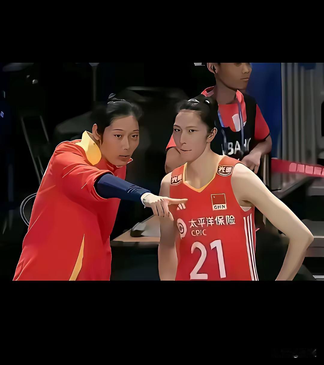 把吴梦洁切换到接应位置，是赵勇指导对人才和体能的合理调配，毕竟龚翔宇终有她力所不