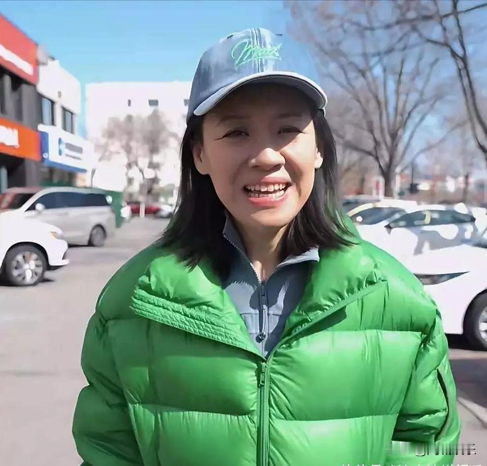 刘琳的两场豪赌观众熟悉"江德华"这个名字。菜场里挎着菜篮子的女人。刘琳的脸藏