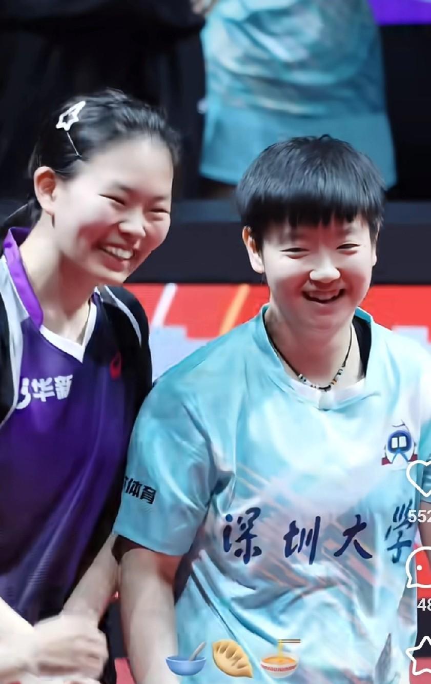莎莎对小师妹真好啊。比赛结束，莎莎对姚睿轩真好，虽然站在赛场上是对手，但是打完