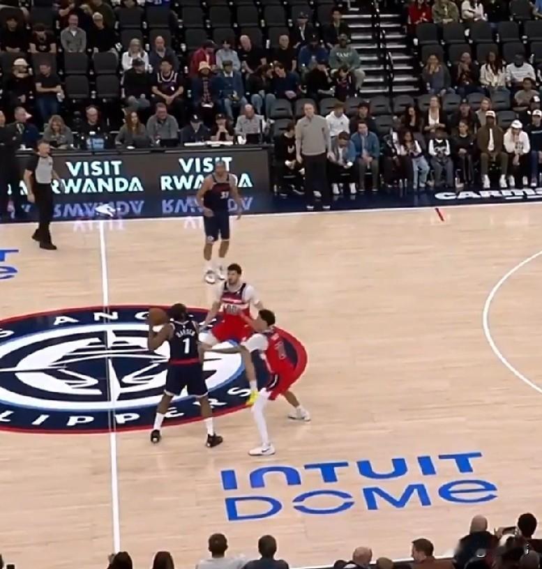 必须包夹！米德尔顿谈哈登：“我们必须包夹哈登。”“这是非常正确的策略。”