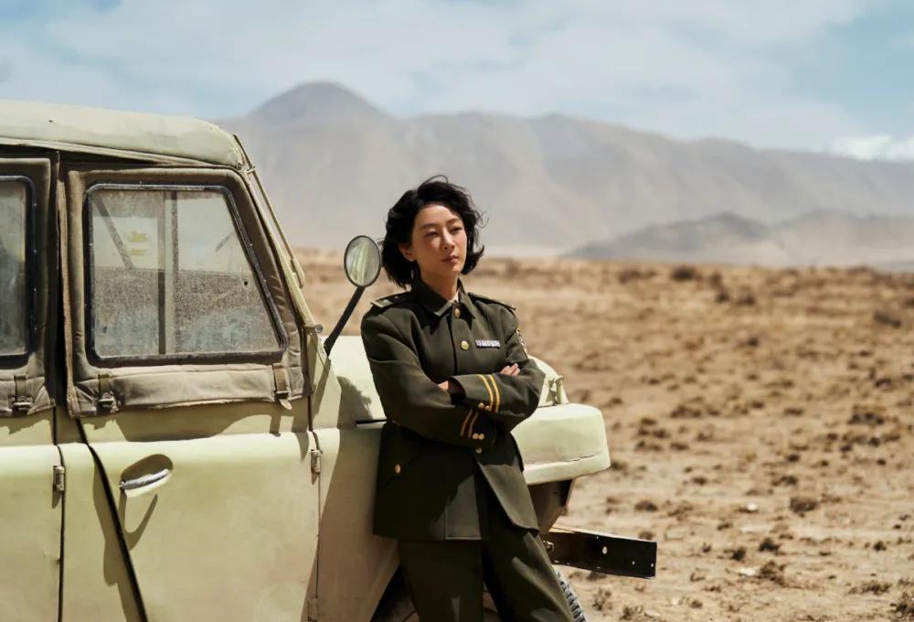 导演敢打100分？这年头捧杀见多了，但李雪这句“换人演不了”，我听着倒像是大实