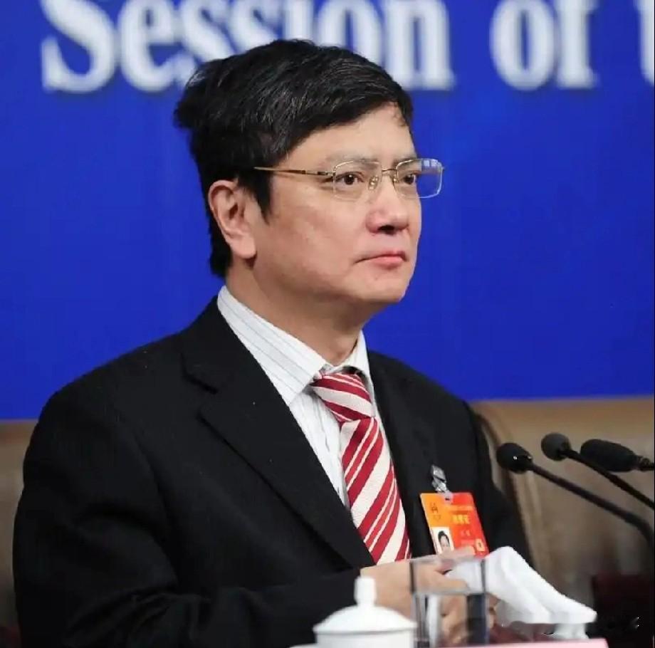 郑强教授这话，算是把窗户纸捅破了。他说AI再这么搞下去，饭碗都要成问题了。这