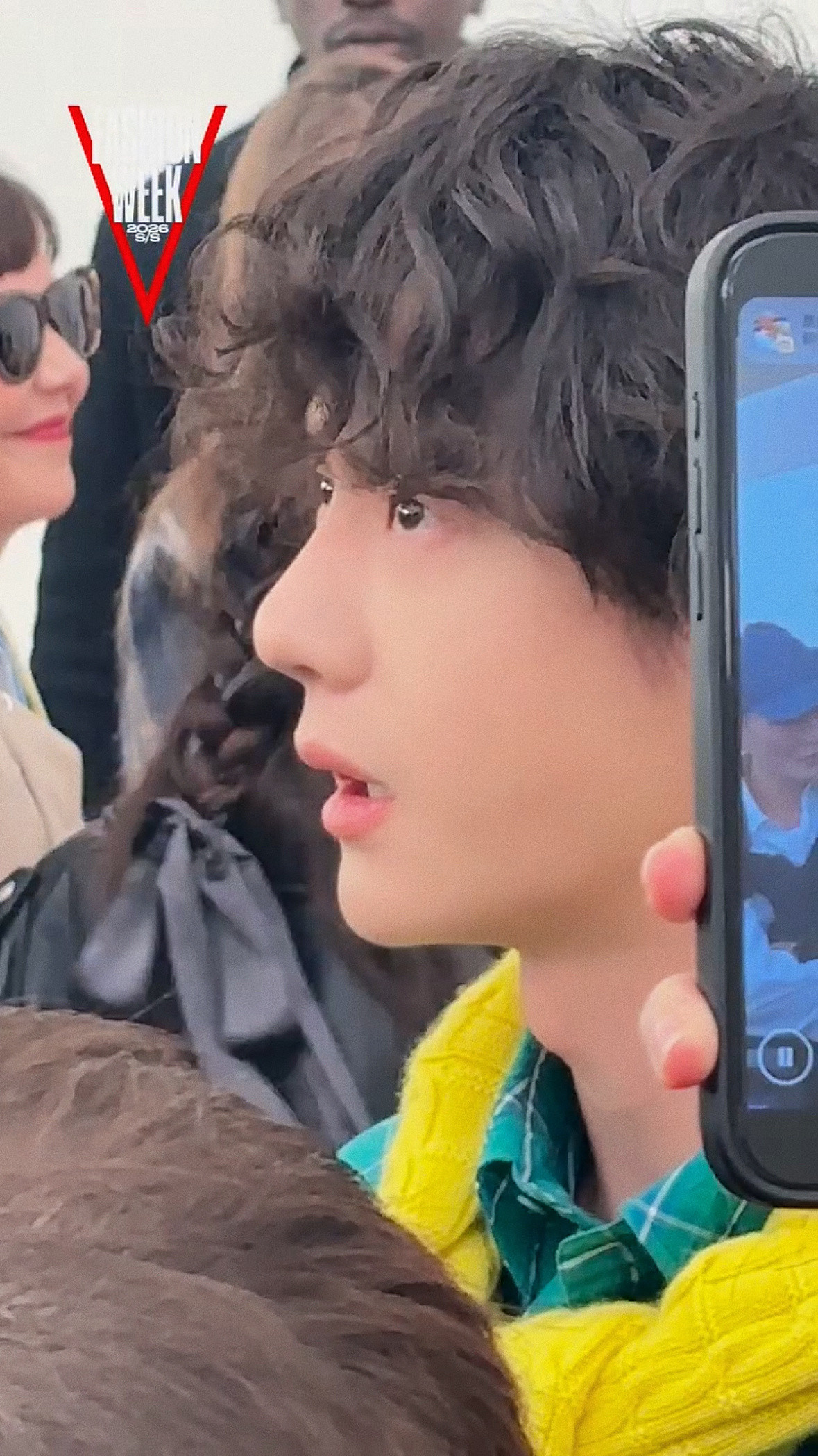 呵呵可怕这个小博博太会卖萌了王一博绿色褶皱衬衫王一博​​​