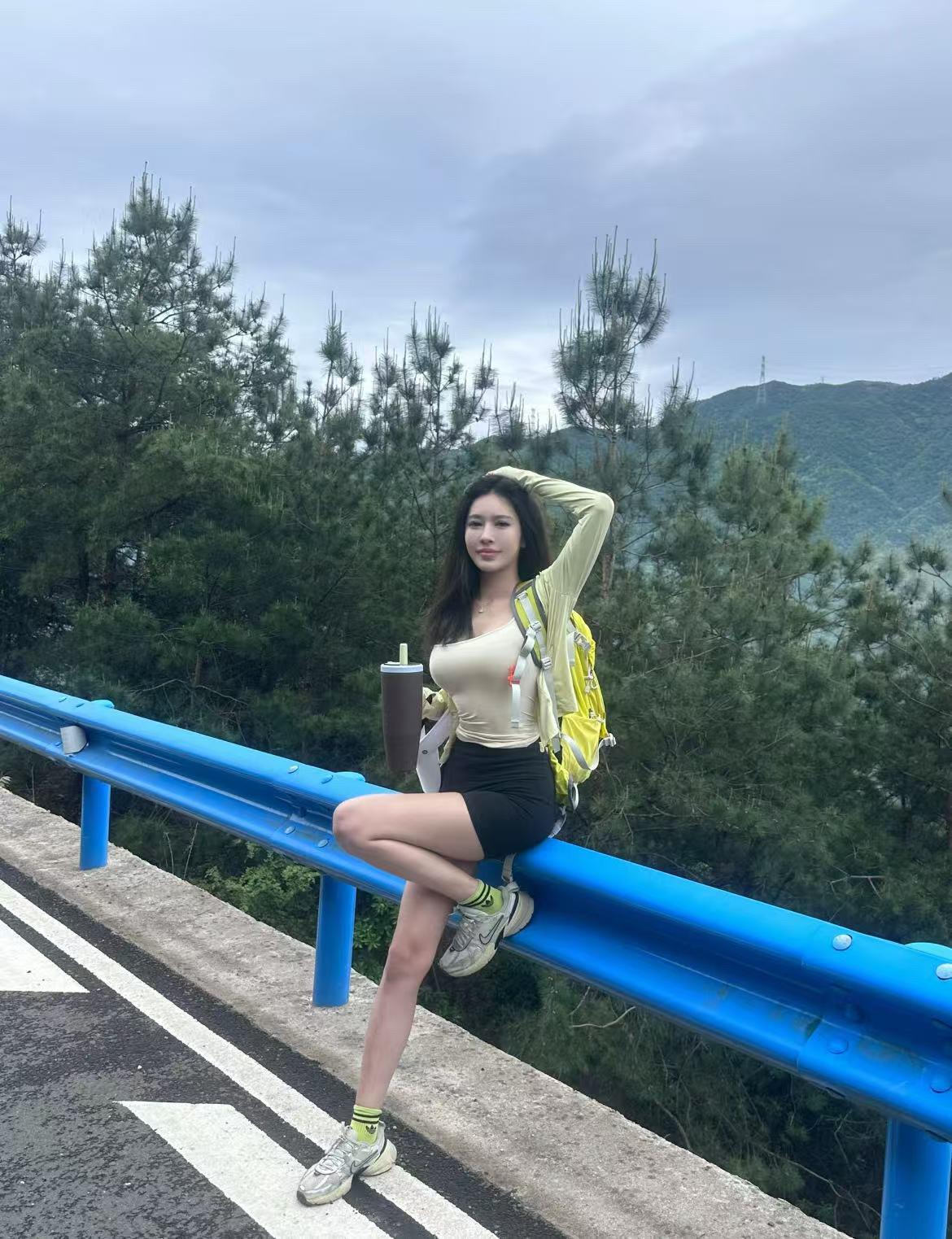 山不来见我，我自去见山