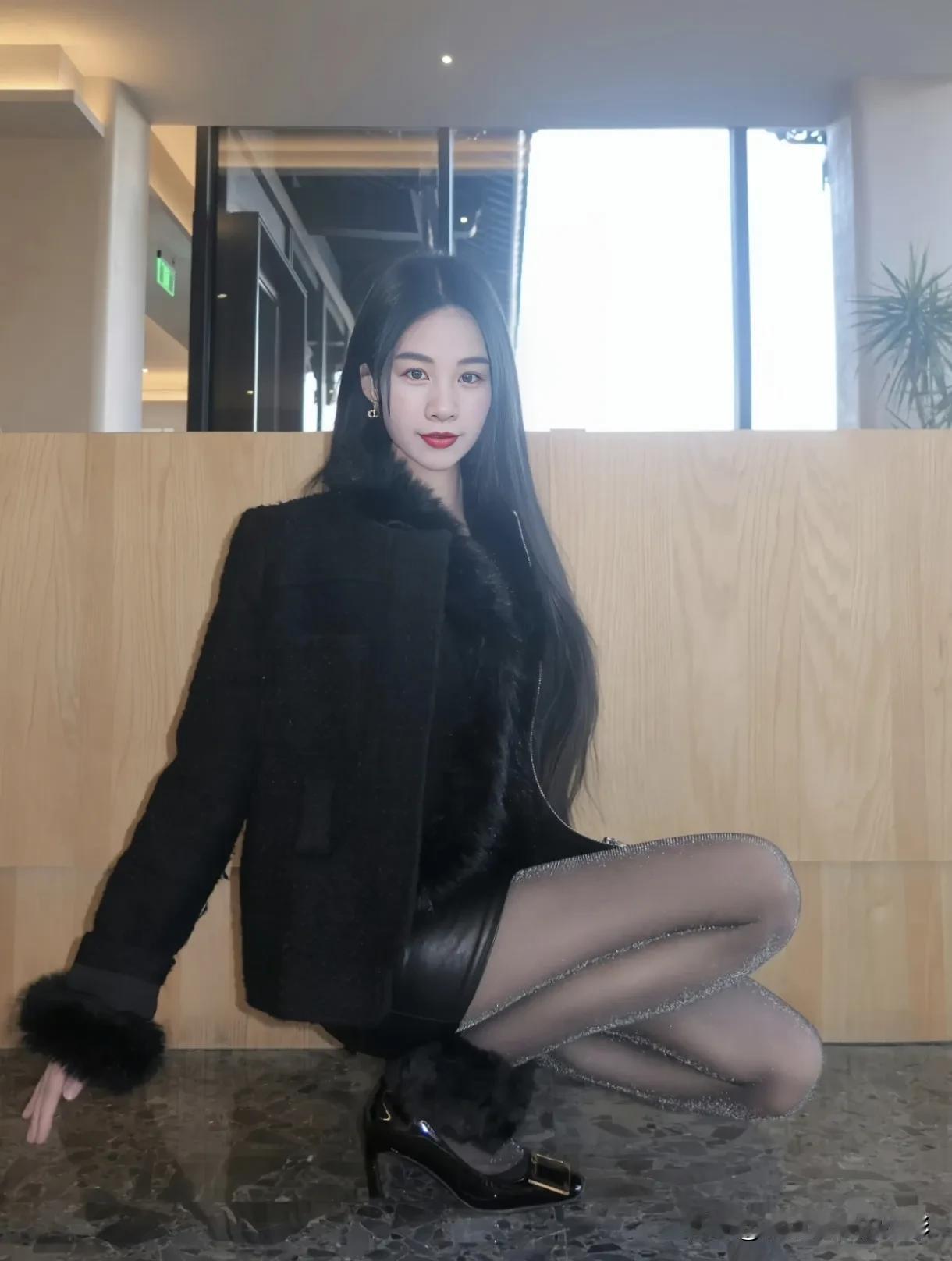 咖啡厅奶茶店是出片的好地方，嘿嘿[呲牙笑][烟花]