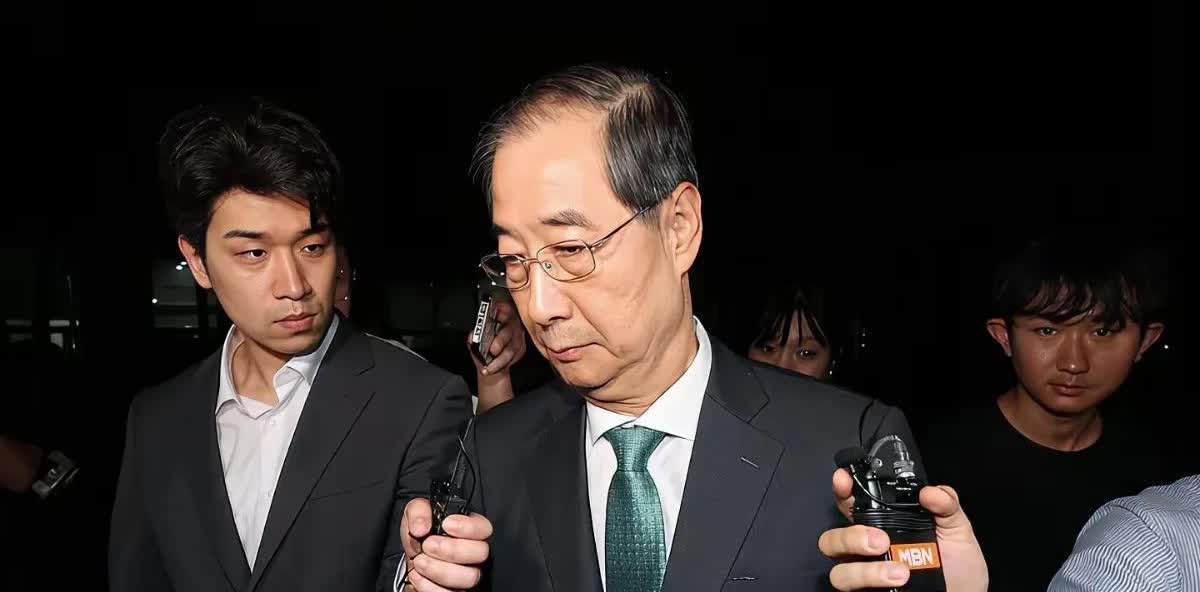 韩国总统李建明这时候对尹锡悦的左右手开始下手了。这时候他们选定了韩国原总理韩德洙