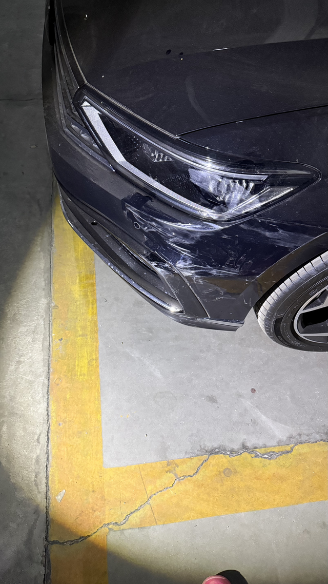 被蹭了被逃逸了刚提车没满一个月，好好地停在地下车库，被人蹭了，没素质的肇事者还