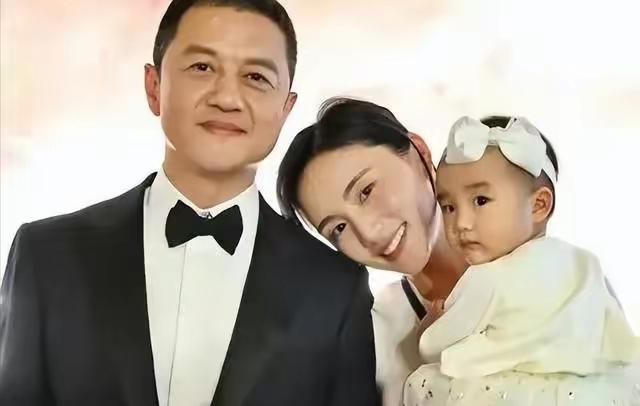 海哈金喜一条7秒短视频，把离婚冷静期过成了全网围观的倒计时。视频里只有北京