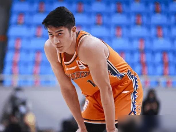 别信什么“最赚交易”，江苏这笔买卖，亏到姥姥家了。用自家场均15+4的主力后