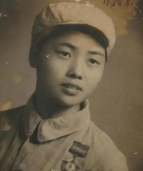 抗美援朝中，女护士张道华被美军的炮弹炸瞎了双眼，当场晕厥，醒来后，她听到美军在自