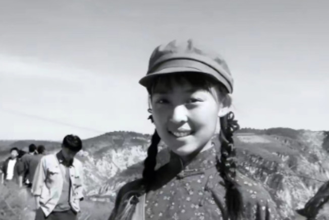 1969年，知青刘梦丽被公社副主任黄书良叫到办公室。一进门，黄书良就从身后抱住了