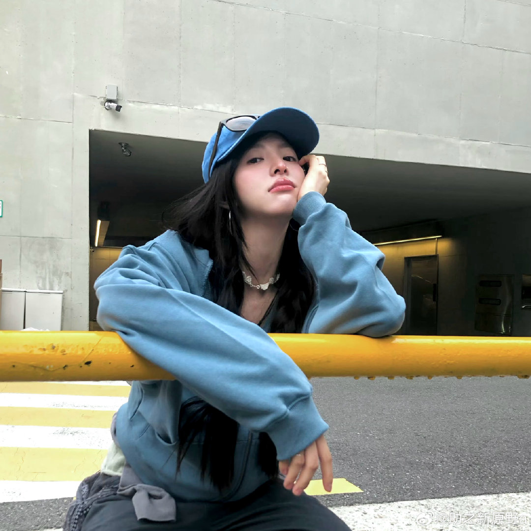 #章若楠##章若楠ins审美积累#头像制造者来的又要有新头像了[爱心][爱心]​