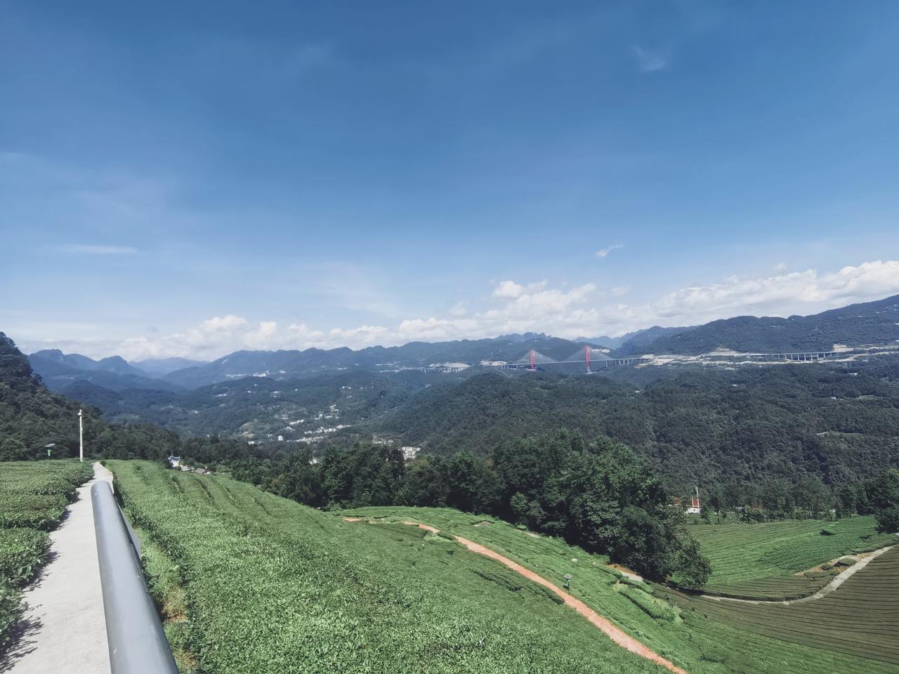 故乡的云，多彩的云。这一次自驾从五峰出发，逆向穿越恩施，到了宜昌。小时候曾经耳