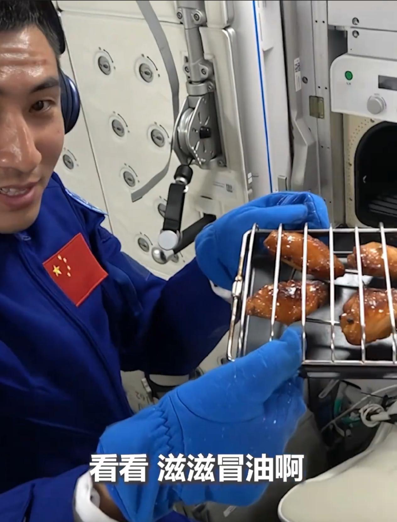 这下彻底火了！不光咱中国，连全世界都知道了咱们的宇航员，不光在太空完成了会晤