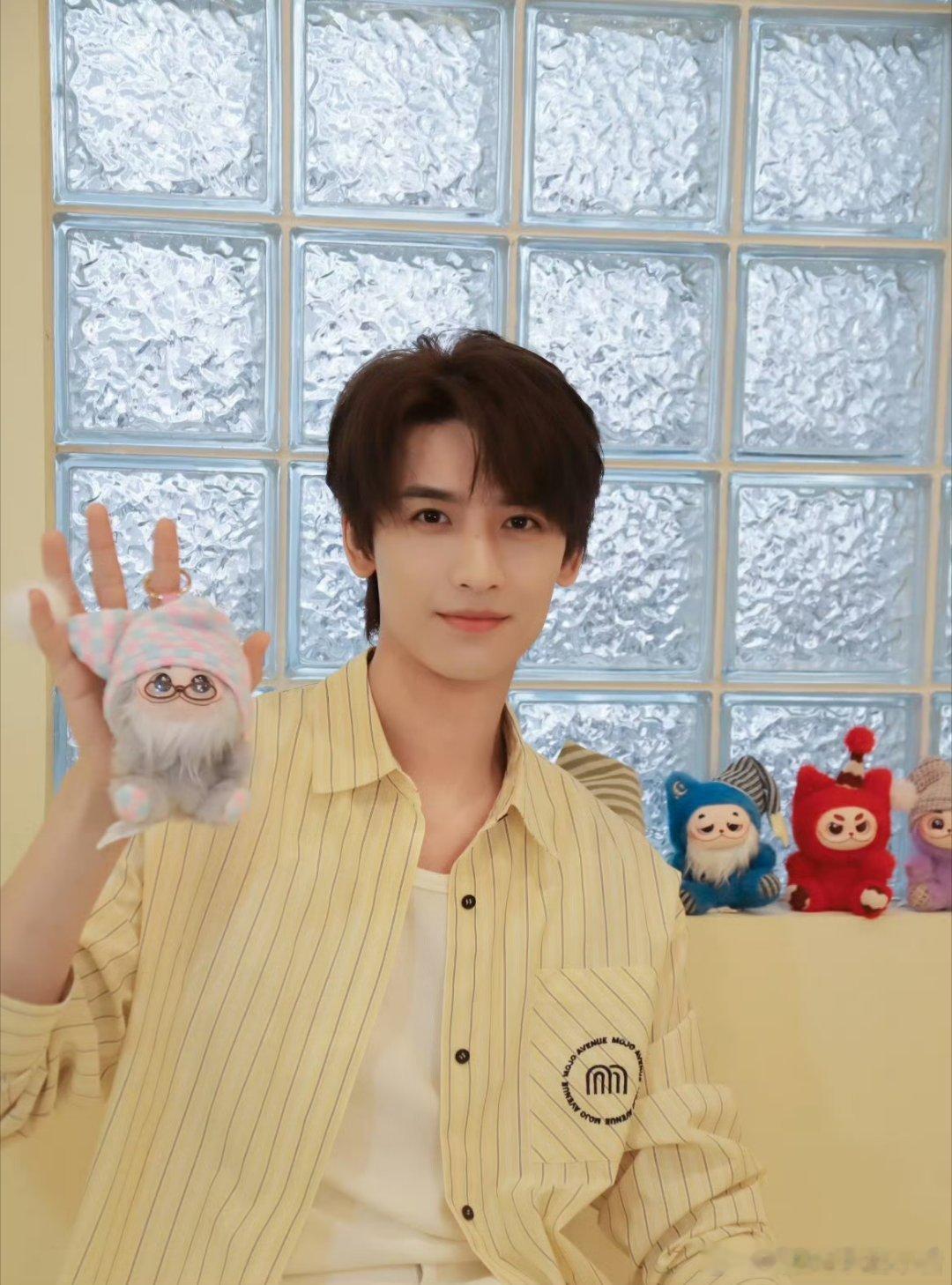 图里有三只萌物🐰🐰​​​