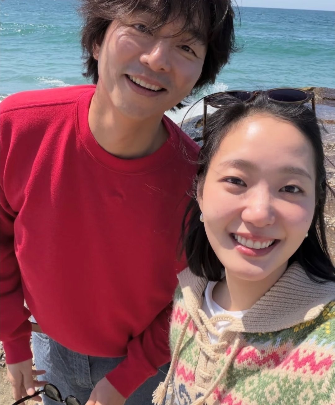金高银发了和孔刘的合照