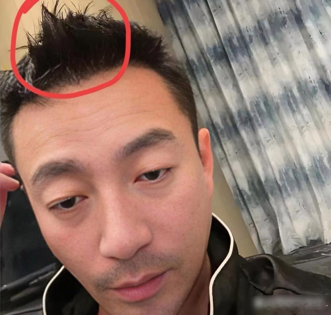汪小菲，再也笑不出来了吧。他本来以为自己把两个孩子接回来，生活终于能重回正轨，像
