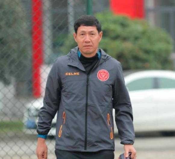 成都蓉城会不会让名宿黎兵接替徐正源出任蓉城主帅吗？因为本赛季在夺冠大好的形式下，